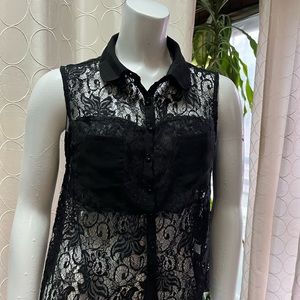 Black Lace Top Instyle
2 pockets in Front
Shorter In Front  
Back Longer Medium